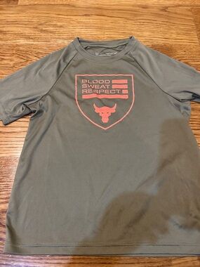 Under Armour Olive Short-Sleeve Performance Tee with Coral Graphic size YXS / 5